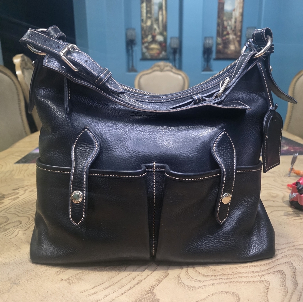 Dooney & Bourke Black Leather Shoulder Bag with Contrast Stitching